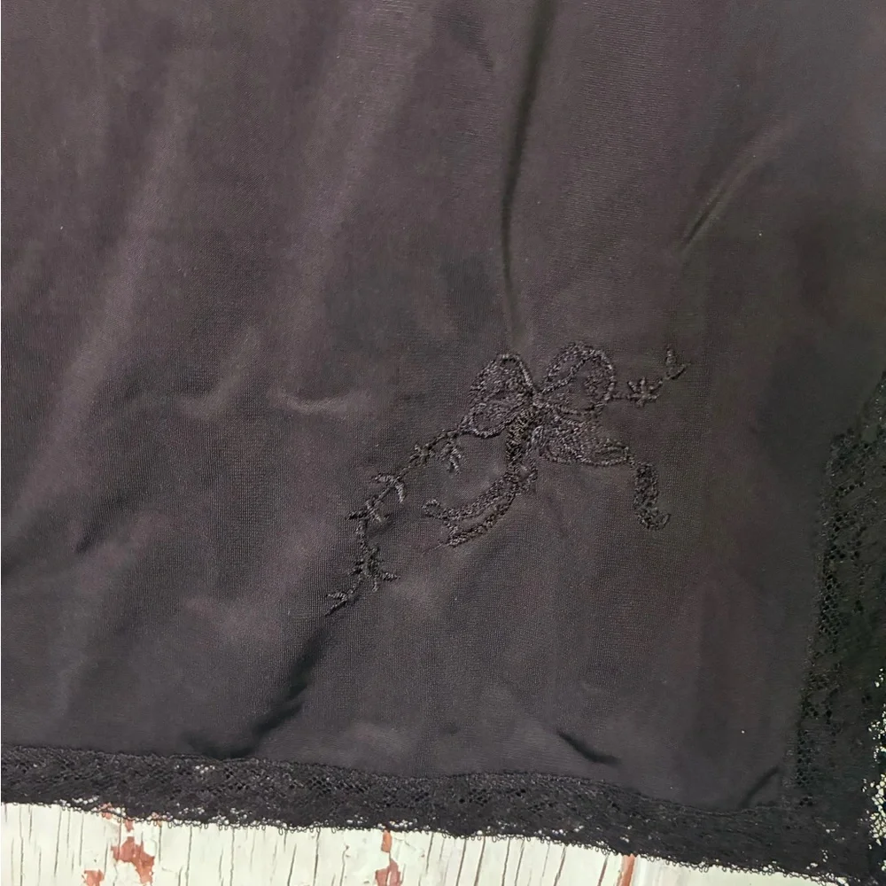 Women’s VTG Kayser sz M black lace trim floral embroidered slip midi skirt - Picture 2 of 7